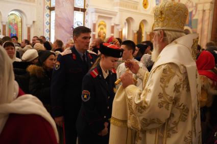 Самара. Митрополит Самарский и Новокуйбышевский Сергий провел службу в Софийском соборе в честь Рождества Христова.