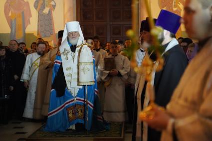 Самара. Митрополит Самарский и Новокуйбышевский Сергий провел службу в Софийском соборе в честь Рождества Христова.