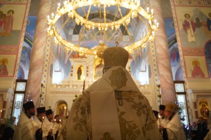 Самара. Митрополит Самарский и Новокуйбышевский Сергий провел службу в Софийском соборе в честь Рождества Христова.