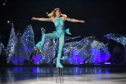 Москва.  Во время выступления на ледовом шоу `Золушка` в `ВТБ Арене`.