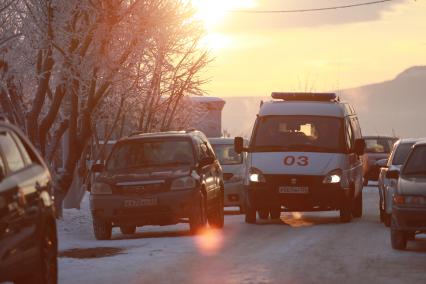 Красноярск. Автомобиль скорой помощи на одной из улиц города.