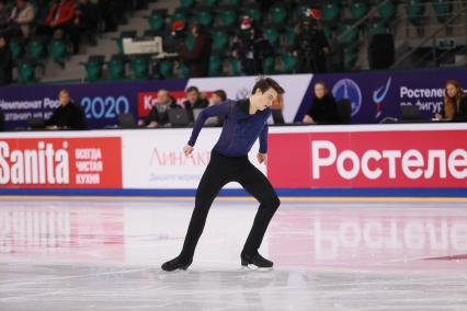 Красноярск. Спортсмен Макар Игнатов во время выступления в короткой программе мужского одиночного катания на чемпионате России по фигурному катанию в ледовом дворце `Платинум Арена Красноярск`.