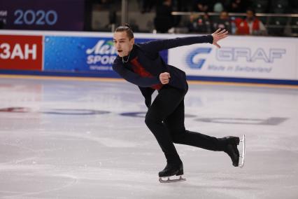 Красноярск. Спортсмен Антон Шулепов во время выступления в короткой программе мужского одиночного катания на чемпионате России по фигурному катанию в ледовом дворце `Платинум Арена Красноярск`.