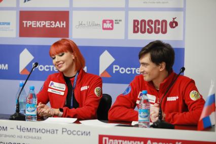 Красноярск. Спортсмены Тиффани Загорски и Джонатан Гурейро во время пресс-конференции на ЧР по фигурному катанию.