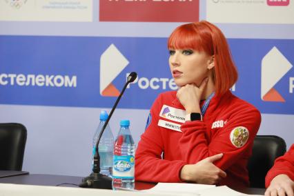 Красноярск. Фигуристка Тиффани Загорски во время пресс-конференции на ЧР по фигурному катанию.