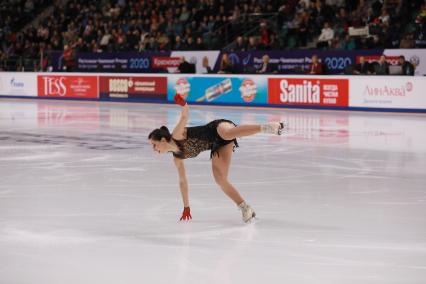 Красноярск. Спортсменка  Елизавета Туктамышева   во время выступления в произвольной программе женского одиночного катания на чемпионате России по фигурному катанию в ледовом дворце `Платинум Арена Красноярск`.