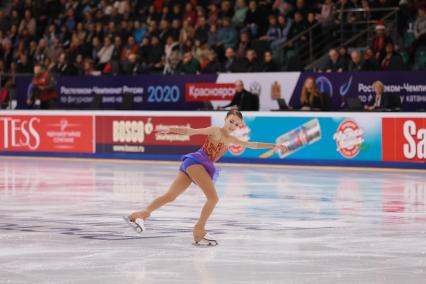 Красноярск. Спортсменка Анна Щербакова во время выступления в произвольной программе женского одиночного катания на чемпионате России по фигурному катанию в ледовом дворце `Платинум Арена Красноярск`.