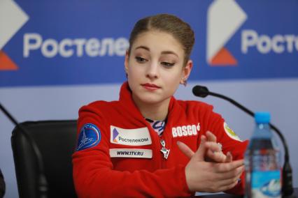 Красноярск. Спортсменка Алена Косторная во время итоговой пресс-конференции после выступления в произвольной программе женского одиночного катания на чемпионате России по фигурному катанию в ледовом дворце `Платинум Арена Красноярск`.