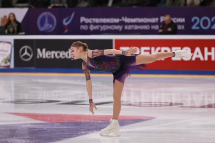 Красноярск. Спортсменка Алена Косторная во время выступления в произвольной программе женского одиночного катания на чемпионате России по фигурному катанию в ледовом дворце `Платинум Арена Красноярск`.