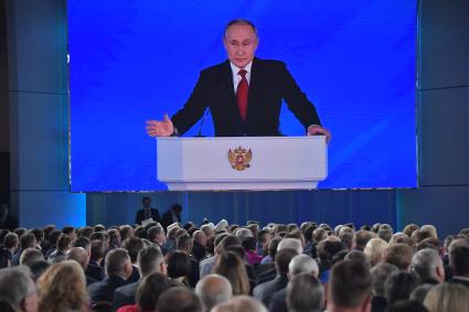 Москва. Президент РФ Владимир Путин во время выступления с ежегодным посланием к Федеральному Собранию РФ в ЦВЗ `Манеж`.