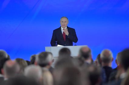 Москва. Президент РФ Владимир Путин во время выступления с ежегодным посланием к Федеральному Собранию РФ в ЦВЗ `Манеж`.