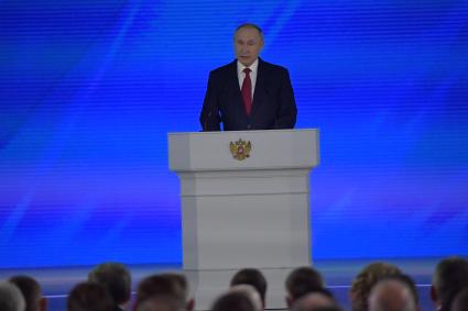 Москва. Президент РФ Владимир Путин во время выступления с ежегодным посланием к Федеральному Собранию РФ в ЦВЗ `Манеж`.