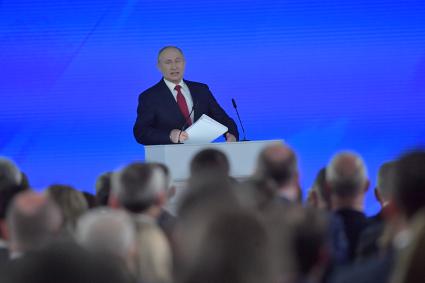 Москва. Президент РФ Владимир Путин во время выступления с ежегодным посланием к Федеральному Собранию РФ в ЦВЗ `Манеж`.