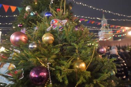 Москва. Новогодние гуляния на Красной площади.