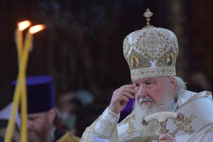 Москва.  Патриарх Московский и всея Руси  Кирилл во время Рождественского богослужения в храме Христа Спасителя.