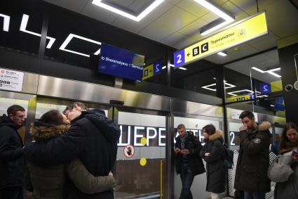 Московская область. Пассажиры в новом терминале С в международном аэропорту Шереметьево.