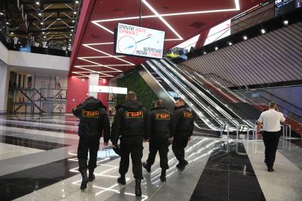 Московская область.  Сотрудники ГБР (группа быстрого реагирования) международного аэропорта Шереметьево в здании нового терминала С.