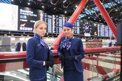 Московская область.  Сотрудницы международного аэропорта Шереметьево в здании нового терминала С.
