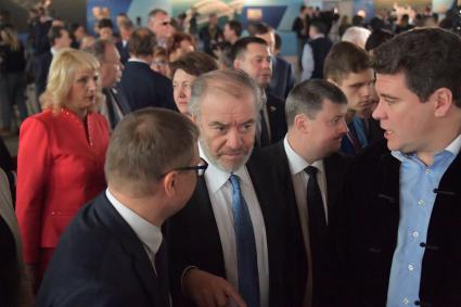Москва. Художественный руководитель - директор Государственного академического Мариинского театра Валерий Гергиев (в центре) и пианист Денис Мацуев (справа) перед выступлением президента РФ Владимира Путина с ежегодным посланием к Федеральному Собранию РФ в ЦВЗ `Манеж`.