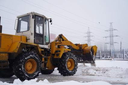 Самара. Снегоуборочная техника на улице города.