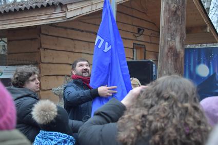 Москва.  Путешественник Матвей Шпаро во время открытия  социальной реабилитационной программы  `По пути с хаски` в парке Сокольниках.