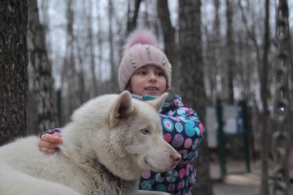 Москва. Во время открытия социальной реабилитационной программы `По пути с хаски` в парке Сокольниках.