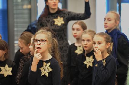 Екатеринбург. Екатеринбургский еврейский общинный центр \'Синагога\'. Торжественно-траурная церемония в Международный день памяти жертв Холокоста