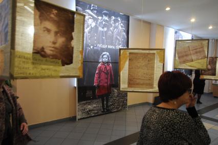 Екатеринбург. Екатеринбургский еврейский общинный центр \'Синагога\'. Торжественно-траурная церемония в Международный день памяти жертв Холокоста.