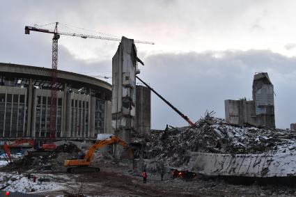 Москва.  Здание СК `Олимпийский`, где идет реконструкция.