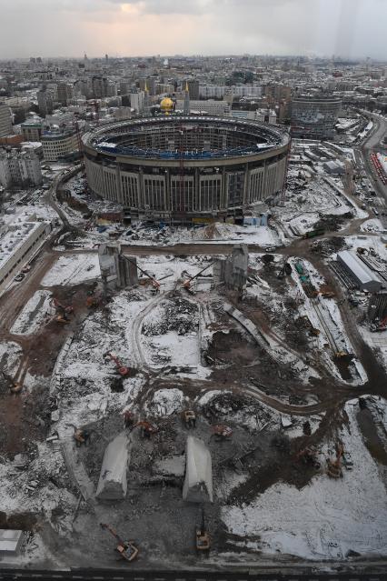 Москва.  Здание СК `Олимпийский`, где идет реконструкция.