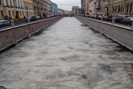 Санкт-Петербург. Лед на канале Грибоедова.