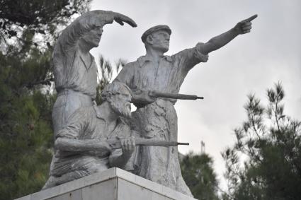 Геленджик.   Памятник павшим борцам за советскую власть.