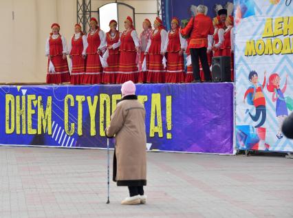 Геленджик.   Выступление народного ансамбля.