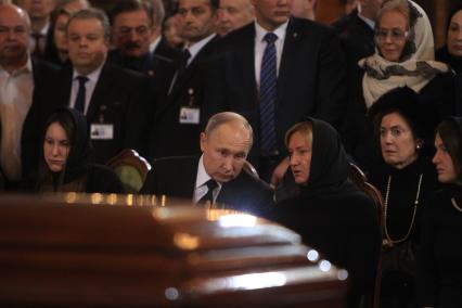 Диск 384 Президент РФ Владимир Путин вдова Лужкова Елена Батурина на церемонии прощания с бывшим мэром Москвы Юрием Лужковым в храме Христа Спасителя