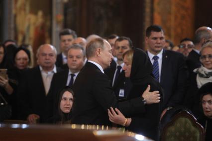 Диск 384 Президент РФ Владимир Путин вдова Лужкова Елена Батурина на церемонии прощания с бывшим мэром Москвы Юрием Лужковым в храме Христа Спасителя