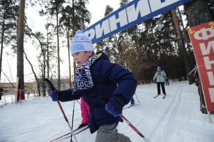 Екатеринбург. Участники массового забега на лыжах \'Лыжня России 2020\'.