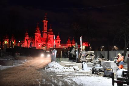 Москва. Территория тематического парка `Остров мечты` в Нагатинской пойме.