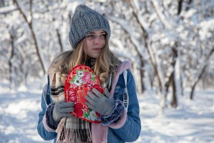 Пермь.  Девушка в день Святого Валентина.