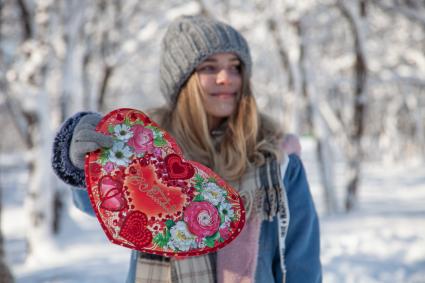 Пермь.  Девушка в день Святого Валентина.