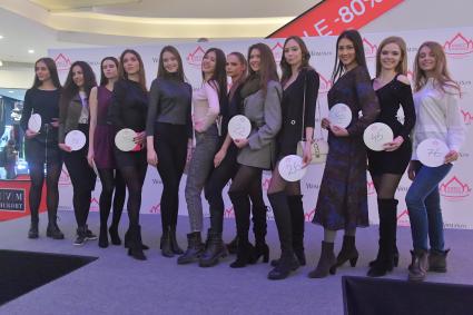 Москва. Участницы перед началом кастинга `Мисс Россия 2020` в торговом центре `Метрополис`.