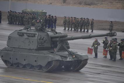 Московская область.  Военная техника во время   репетиции парада Победы на  военном полигоне `Алабино`.