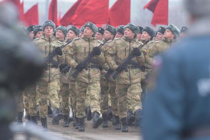 Московская область. Курсанты во время репетиции парада Победы на военном полигоне `Алабино`.