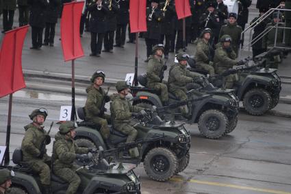 Московская область.  Мотовездеходы АМ-1 во время   репетиции парада Победы на  военном полигоне `Алабино`.