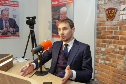 Москва. Российский биатлонист, Олимпийский чемпион Антон Шипулин на радио `Комсомольская правда`.