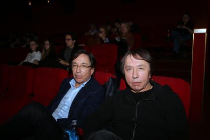 Диск393. Кинотеатр ОКТЯБРЬ. Премьера фильма ЛЕД 2. 2020. На снимке: бизнесмен Борис Давлетьяров (слева) и режиссер Ренат Давлетьяров