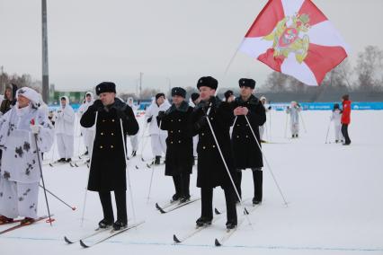 Красноярск. Участники массовой лыжной гонки `Лыжня России`. В этом году праздник лыжного спорта посвящен 75-летию Победы в Великой Отечественной войне.