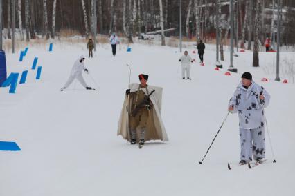 Красноярск. Участник массовой лыжной гонки `Лыжня России`. В этом году праздник лыжного спорта посвящен 75-летию Победы в Великой Отечественной войне.