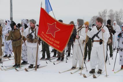 Красноярск. Участники массовой лыжной гонки `Лыжня России`. В этом году праздник лыжного спорта посвящен 75-летию Победы в Великой Отечественной войне.