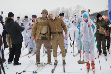 Красноярск. Участники массовой лыжной гонки `Лыжня России`. В этом году праздник лыжного спорта посвящен 75-летию Победы в Великой Отечественной войне.