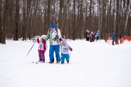 Самара. Участники  массовой лыжной гонки `Лыжня России-2020 `.